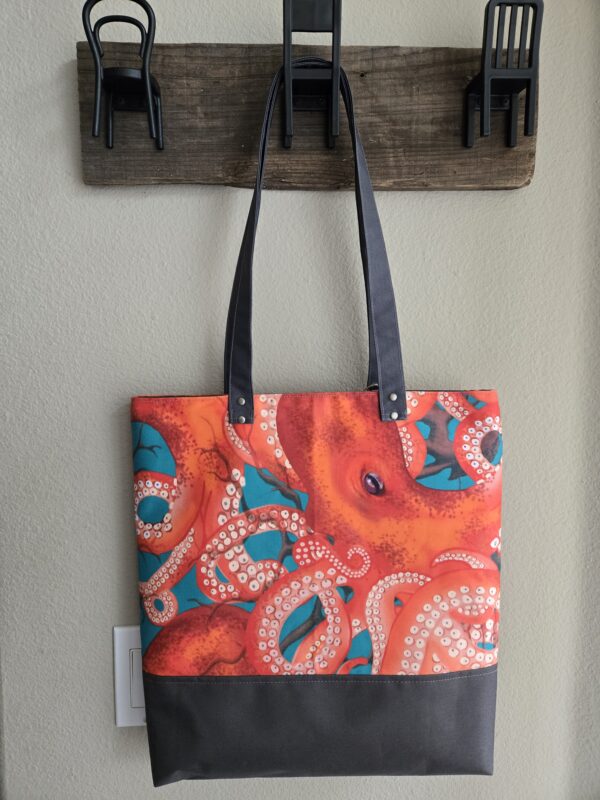 Leda Tote - In the Deep