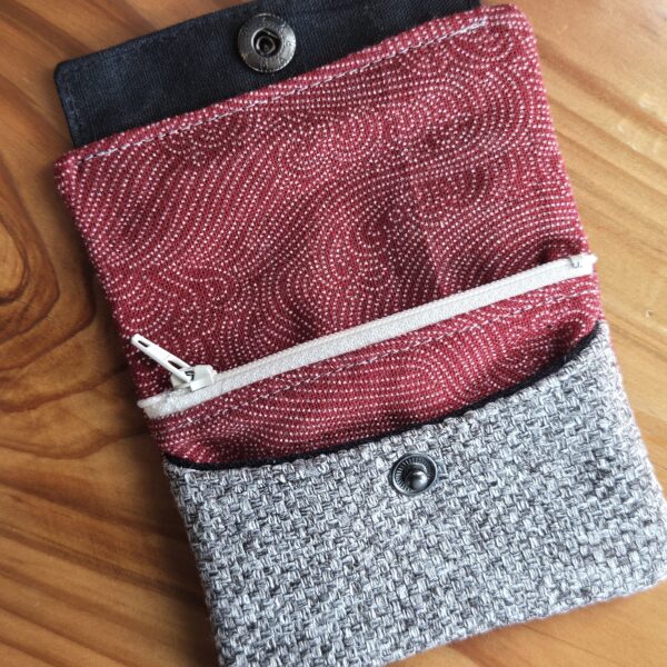 Puck Wallet - Red Swirls - Image 2