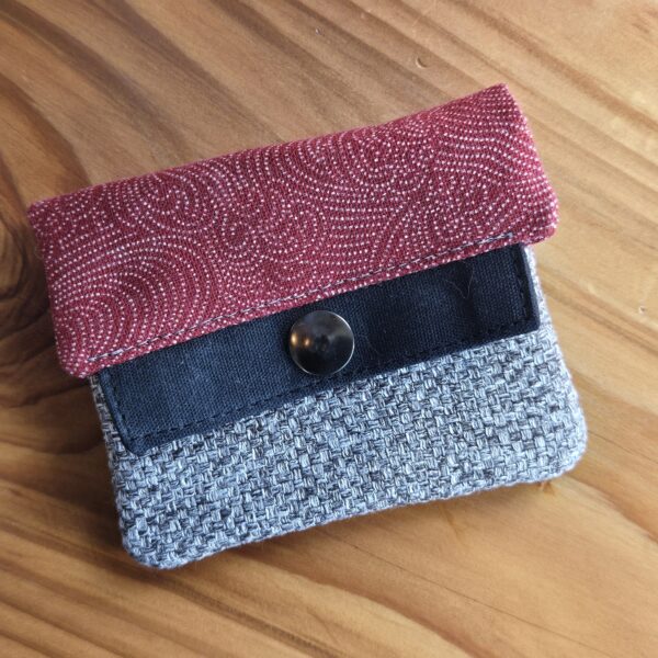 Puck Wallet - Red Swirls