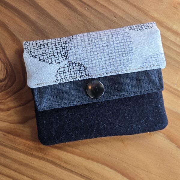 Puck Wallet - inky circles