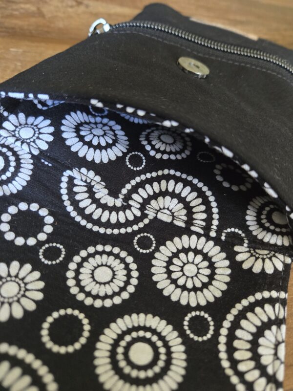 Orbit Phone Sling Black Daisy - Image 2