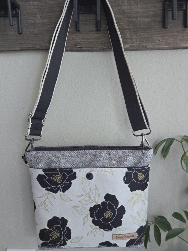 Iris - Black and gold